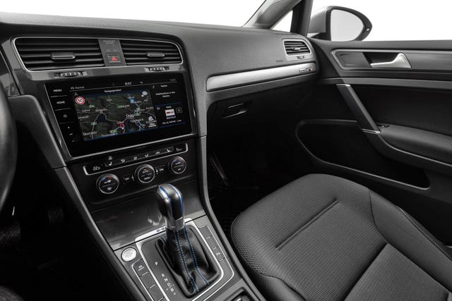 2018 VOLKSWAGEN GOLF - 18