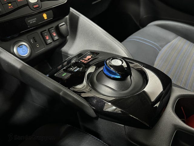 2018 NISSAN LEAF - 16