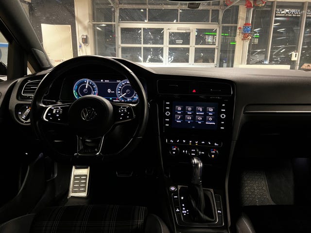 2019 VOLKSWAGEN GOLF - 17