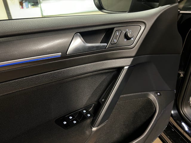 2019 VOLKSWAGEN GOLF - 19