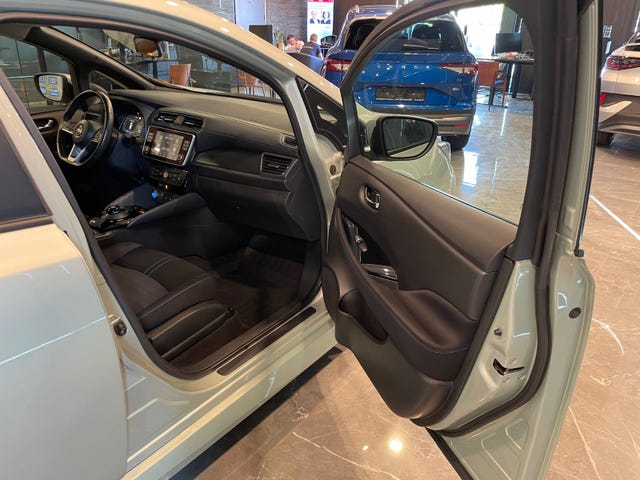 2020 NISSAN LEAF - 35