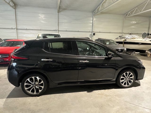 2022 NISSAN LEAF - 11