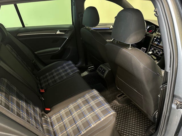 2018 VOLKSWAGEN GOLF - 31