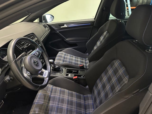 2018 VOLKSWAGEN GOLF - 18
