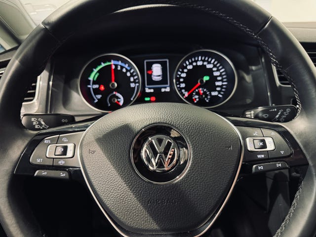 2019 VOLKSWAGEN GOLF - 19