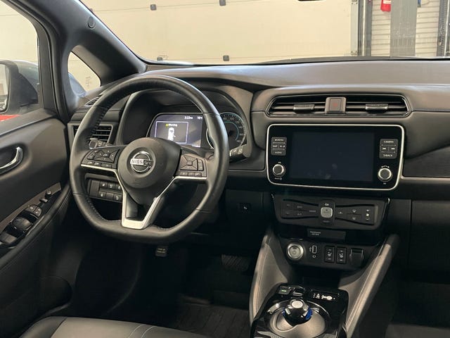 2020 NISSAN LEAF - 25