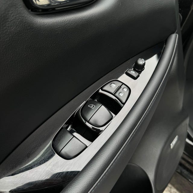 2018 NISSAN LEAF - 17
