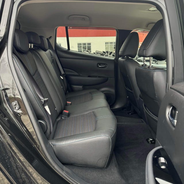2018 NISSAN LEAF - 30