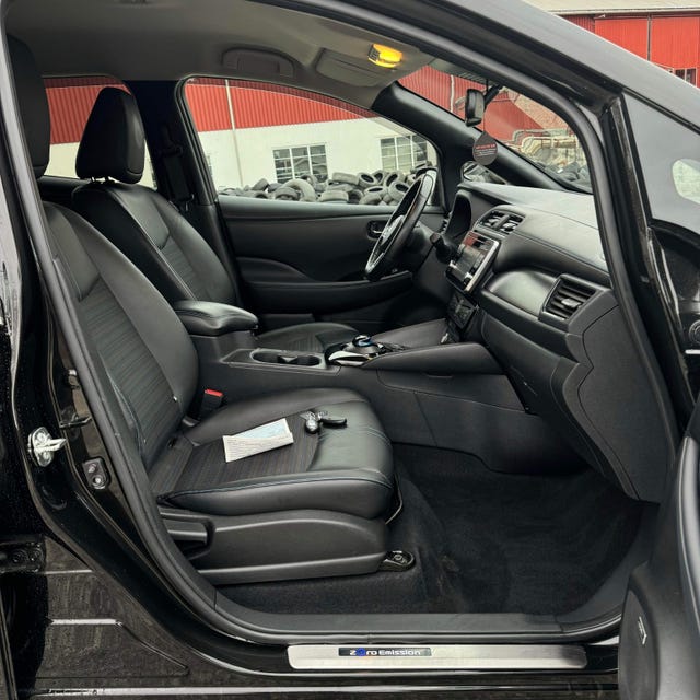 2018 NISSAN LEAF - 25