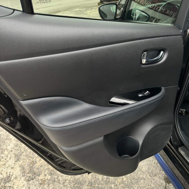2018 NISSAN LEAF - 31