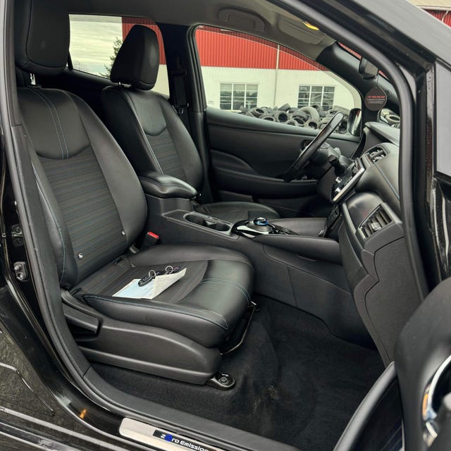 2018 NISSAN LEAF - 26