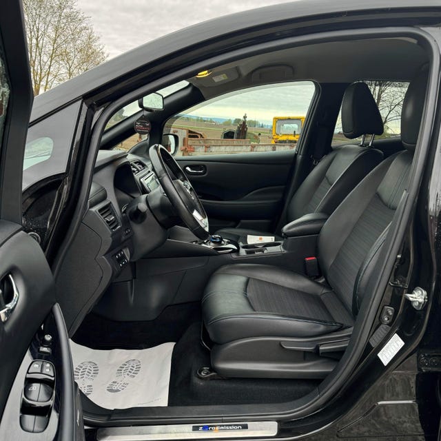 2018 NISSAN LEAF - 19