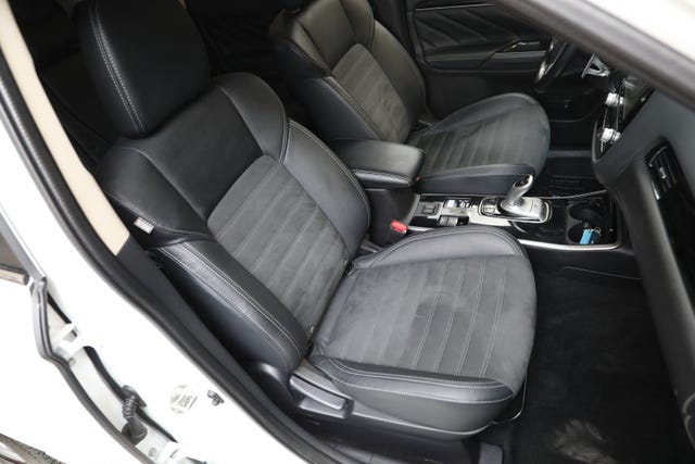 2020 MITSUBISHI OUTLANDER - 23