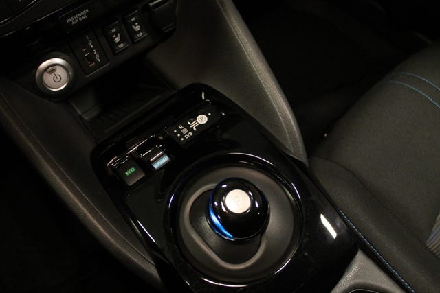 2022 NISSAN LEAF - 15