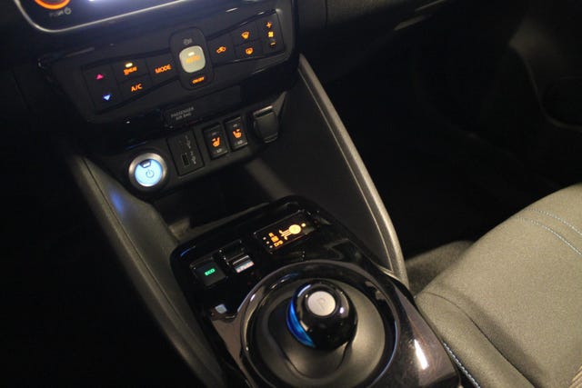 2021 NISSAN LEAF - 17