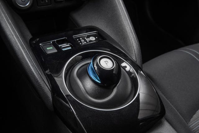 2022 NISSAN LEAF - 11
