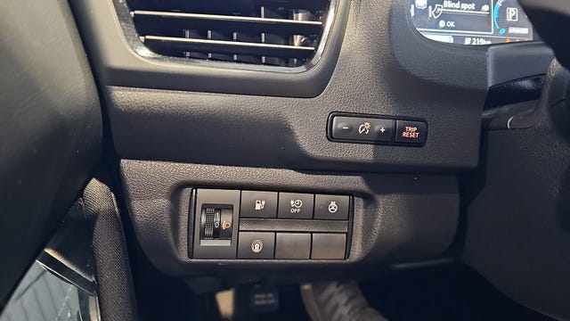 2022 NISSAN LEAF - 11