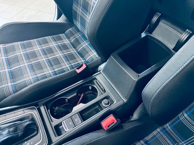 2019 VOLKSWAGEN GOLF - 19