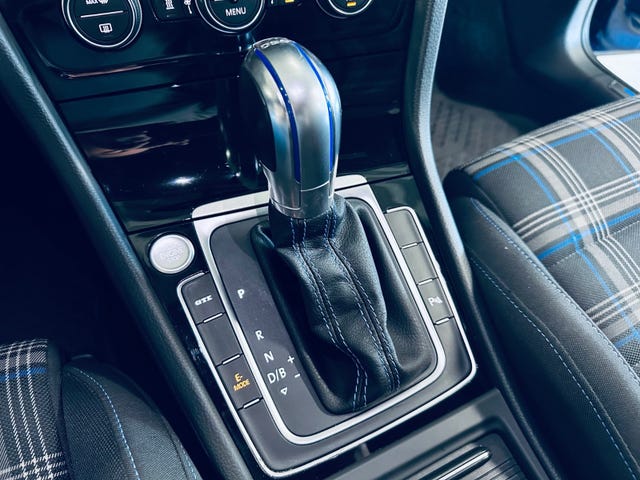 2019 VOLKSWAGEN GOLF - 20