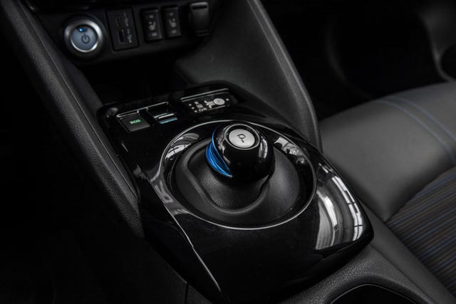2022 NISSAN LEAF - 11