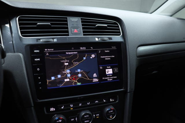 2019 VOLKSWAGEN GOLF - 19