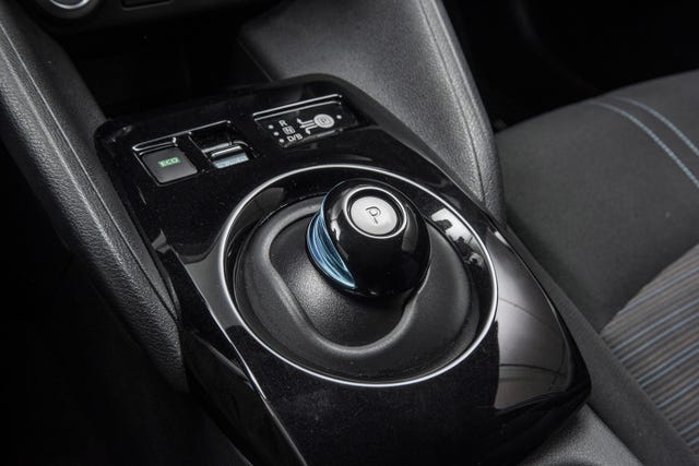 2022 NISSAN LEAF - 11