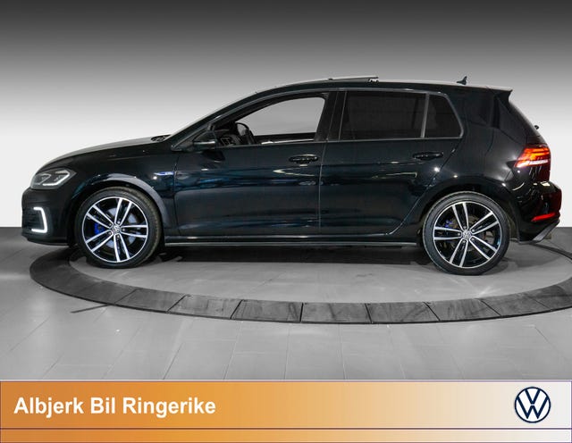 WVWZZZAUZJW803975 2018 VOLKSWAGEN GOLF-1