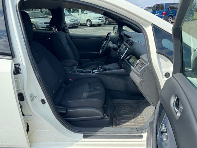 2021 NISSAN LEAF - 10