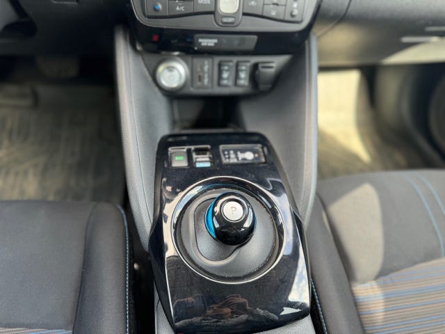 2021 NISSAN LEAF - 21