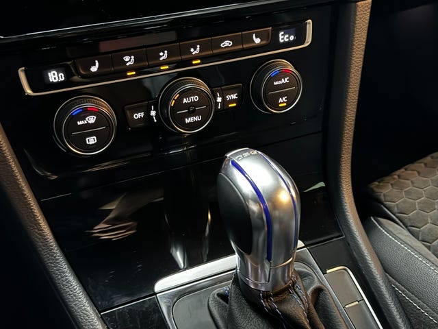 2018 VOLKSWAGEN GOLF - 30
