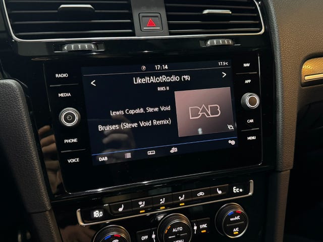 2018 VOLKSWAGEN GOLF - 32