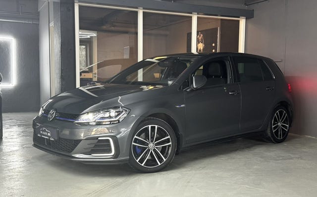 WVWZZZAUZJW804049 2018 VOLKSWAGEN GOLF-4