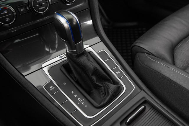 2019 VOLKSWAGEN GOLF - 24
