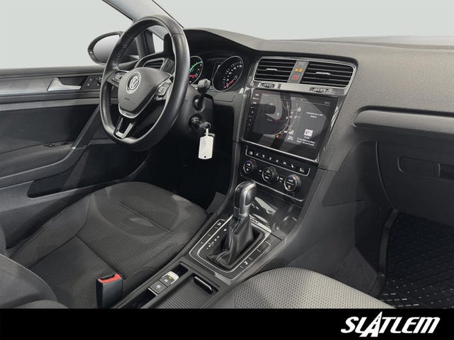2019 VOLKSWAGEN GOLF - 32