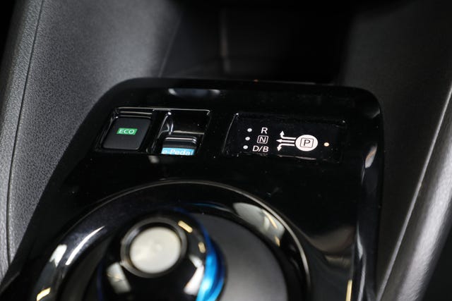 2022 NISSAN LEAF - 19