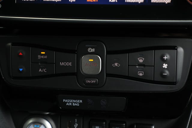 2022 NISSAN LEAF - 17