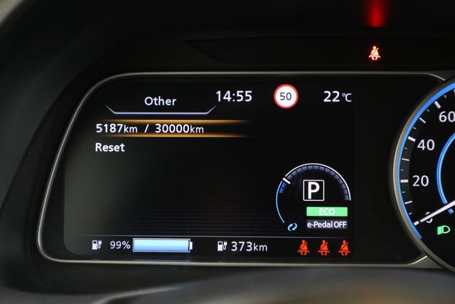 2022 NISSAN LEAF - 33