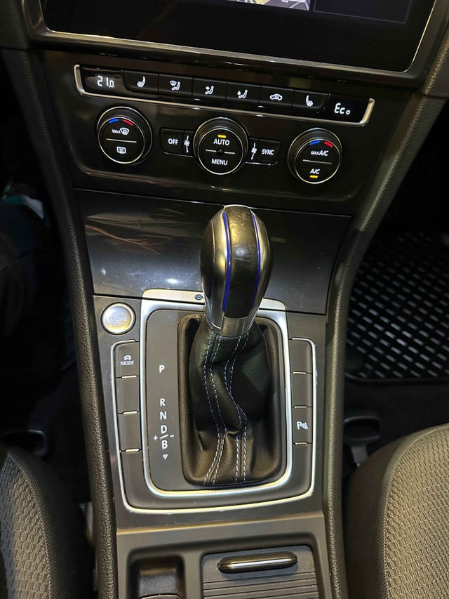 2019 VOLKSWAGEN GOLF - 12