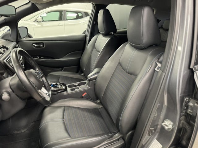 2018 NISSAN LEAF - 18