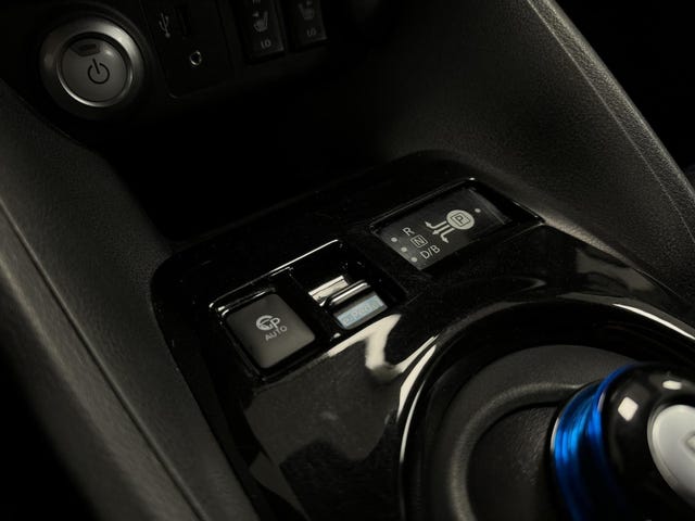 2018 NISSAN LEAF - 24