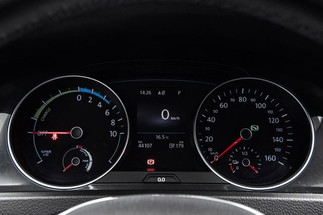 2019 VOLKSWAGEN GOLF - 19