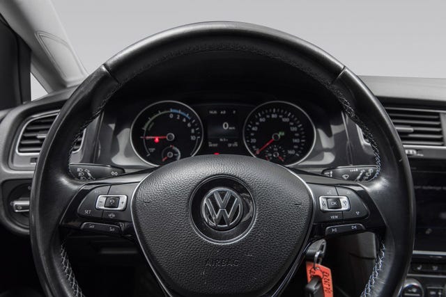 2019 VOLKSWAGEN GOLF - 17