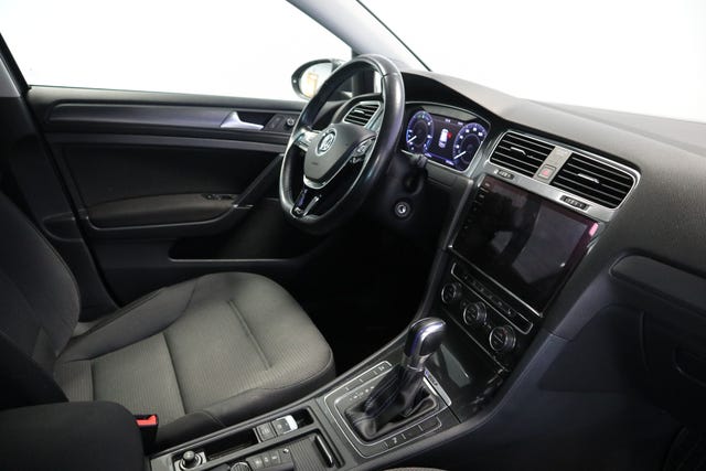 2018 VOLKSWAGEN GOLF - 24