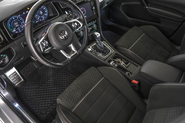 2019 VOLKSWAGEN GOLF - 15