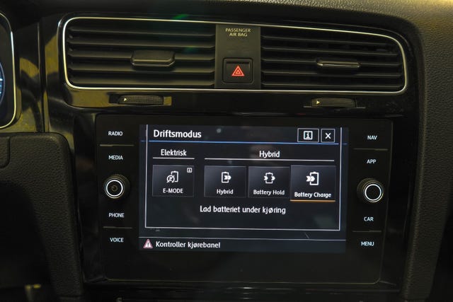 2019 VOLKSWAGEN GOLF - 32