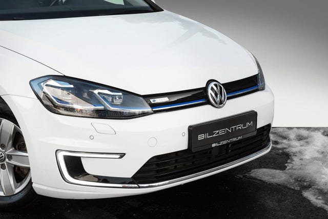 WVWZZZAUZJW900230 2018 VOLKSWAGEN GOLF-4