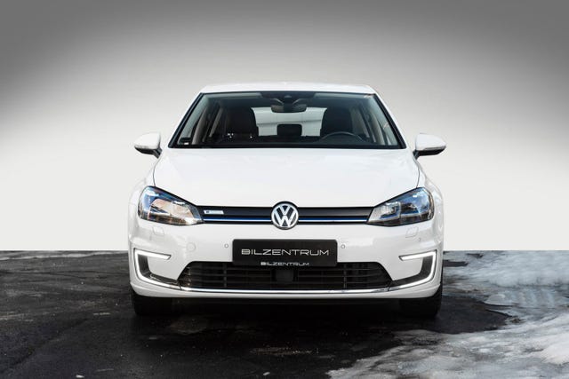 WVWZZZAUZJW900230 2018 VOLKSWAGEN GOLF-2
