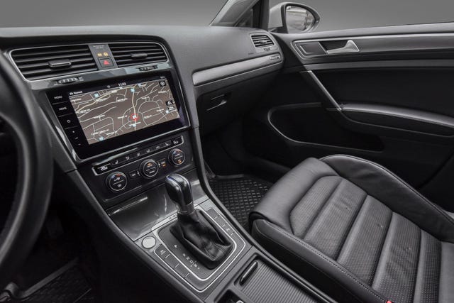 2018 VOLKSWAGEN GOLF - 16