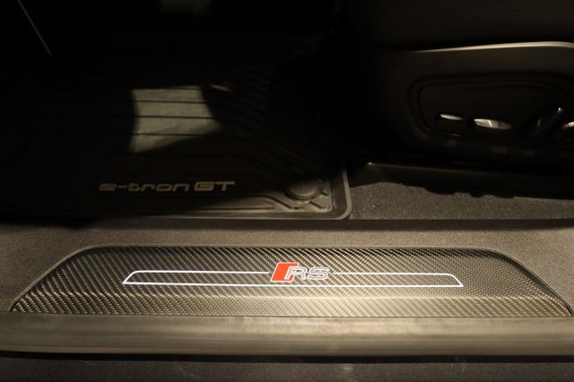 2022 AUDI E-TRON GT RS - 12