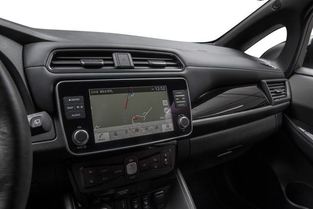 2022 NISSAN LEAF - 17